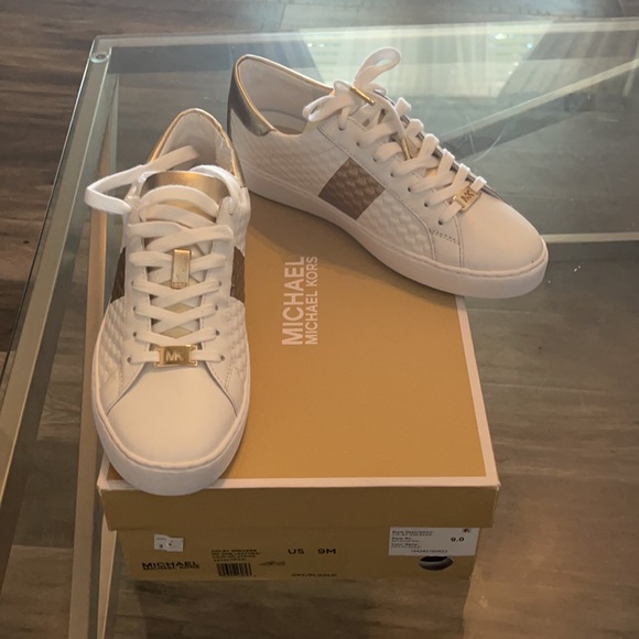 Michael Kors Colby Sneaker - Picture 3 of 3